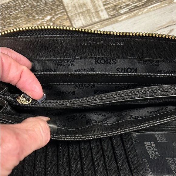 Michael Kors Black Wallet with Gold Details - Picture 5 of 10